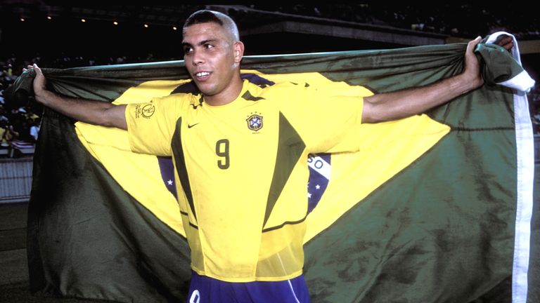 Die Super-Stars Roberto Carlos (Real Madrid), Rivaldo (FC Barcelona), Ronaldinho (PSG) und Ronaldo (abgebildet, Inter Mailand) verteilten sich allerdings in Europa.