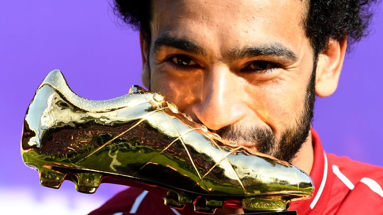 Der verdiente Lohn: Der 25-jährige Ägypter wurde in der Premier League zum Spieler der Saison gewählt und gewann den Goldenen Schuh.