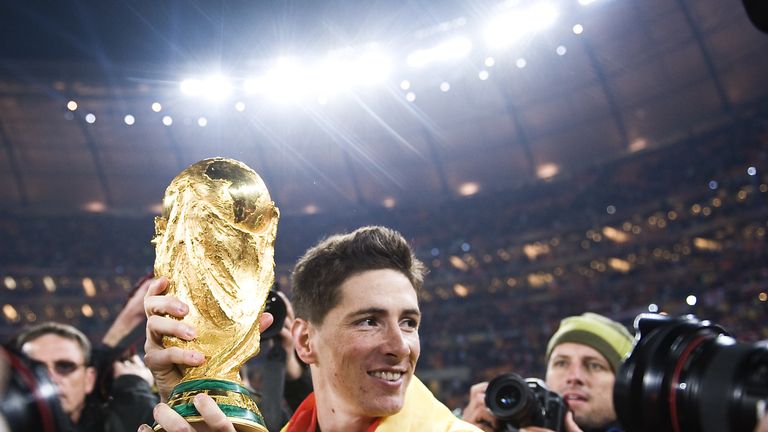 2010 feierten die Spanier mit lediglich 4 Legionären den WM-Titel. Die damaligen 'Fremdgänger': Ersatz-Keeper Pepe Reina (FC Liverpool), Cesc Fabregas (FC Arsenal), David Silva (Manchester City), Fernando Torres (im Bild, FC Liverpool). 