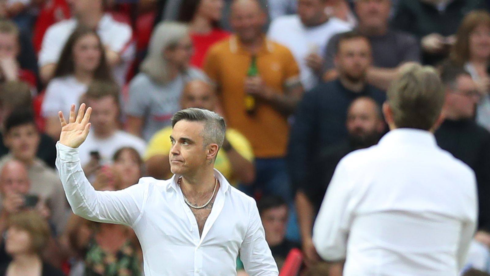 Superstar Robbie Williams singt bei der Eröffnungsfeier in Moskau