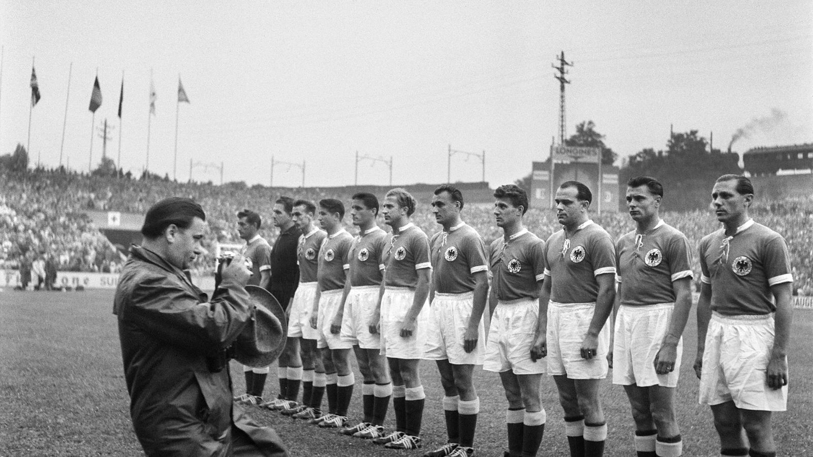Historische Losentscheide bei der WM Mit Glück und Spucke Fußball News Sky Sport Historische Losentscheide bei der WM Mit Glück und Spucke Fußball News Sky Sport