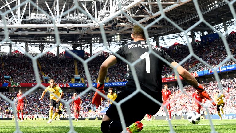 Der Augenblick für die Geschichtsbücher! Belgiens Eden Hazard trifft zum 1:0 gegen Tunesien, womit in allen bisherigen 27 WM-Spielen mindestens ein Treffer fiel.