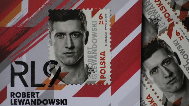 RL9: Polens Kapitän Robert Lewandowski bekommt seine eigene Briefmarke. 