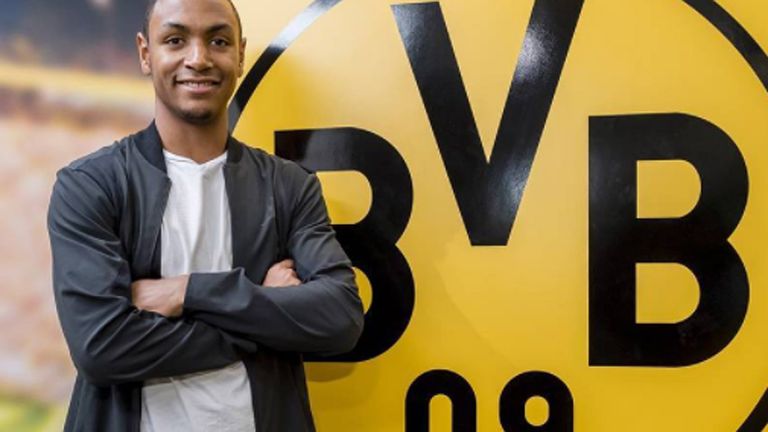 Diallo unterschreibt beim BVB (Quelle: twitter.com/BVB)