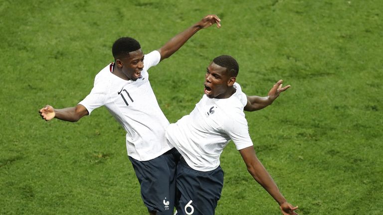 Ousmane Dembele (l.) glänzt bei Frankreichs Sieg gegen Italien
