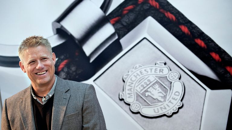 Peter Schmeichel teilt eine kleine Spitze gegen die englische Nationalmannschaft aus. 