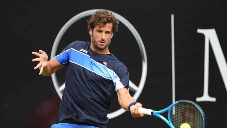 Feliciano Lopez schlägt im Achtelfinale von Stuttgart Gilles Simon.