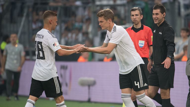 MATTHIAS GINTER: Wurde in der 80. Minute eingewechselt. Zu kurz für eine Benotung. 