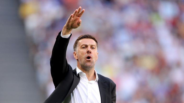 Serbiens Nationaltrainer Mladen Krstajic lässt sich nach der 1:2-Niederlage gegen die Schweiz zu einem skandalösen Vergleich hinreißen.