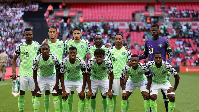 JÜNGSTE MANNSCHAFT: Der dreimalige Afrikameister Nigeria reist mit dem jüngsten Team des Turniers nach Russland. Am Tag des Eröffnungsspiels ist Nigeria im Durchschnitt 25 Jahre, 11 Monate und 3 Tage alt.