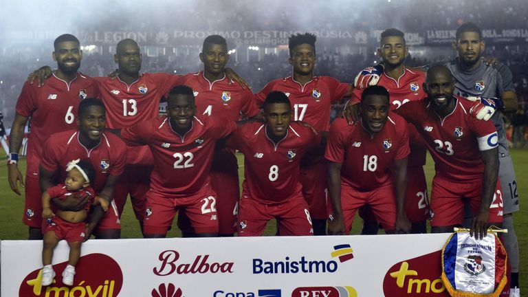 ÄLTESTE MANNSCHAFT: Panama hat allen Grund zu lachen: Zum ersten Mal fährt Panama zu einer Weltmeisterschaft. Da dürfte es den Spielern egal sein, dass sie die älteste Mannschaft (29 Jahre, 7 Monate, 26 Tage am Tag des Eröffnungsspiels) stellen.