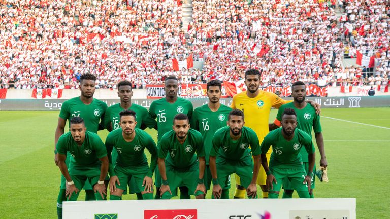 KLEINSTE UND LEICHTESTE MANNSCHAFT: Mit Yahya Al Shehri  stellt Saudi Arabien bereits den kleinsten Spieler der WM, aber auch im Team-Durchschnitt laufen bei Saudi Arabien die kleinsten (1,77 Meter) und leichtesten (71 Kilogramm) Spieler auf.