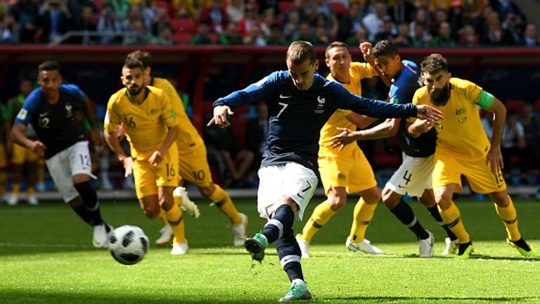Frankreichs Topstar Griezmann verwandelt den ersten Elfmeter für "Les Bleus" bei der WM 2018.