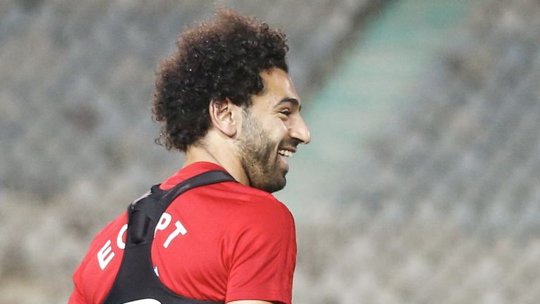 Mohamed Salah kann nach seiner Schulterverletzung wieder lachen. Der ägyptische Volksheld ist ins Lauftraining eingestiegen und hofft bis zur WM fit zu werden.