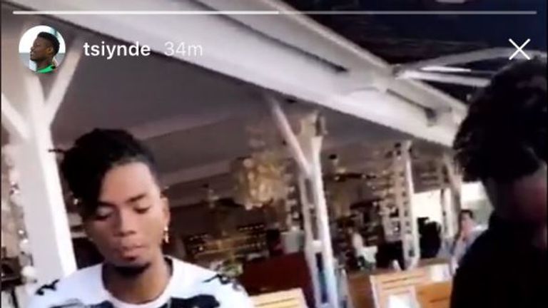 Benjamin Henrichs wird im Trikot von Borussia Mönchengladbach abgelichtet (Quelle: Instagram).