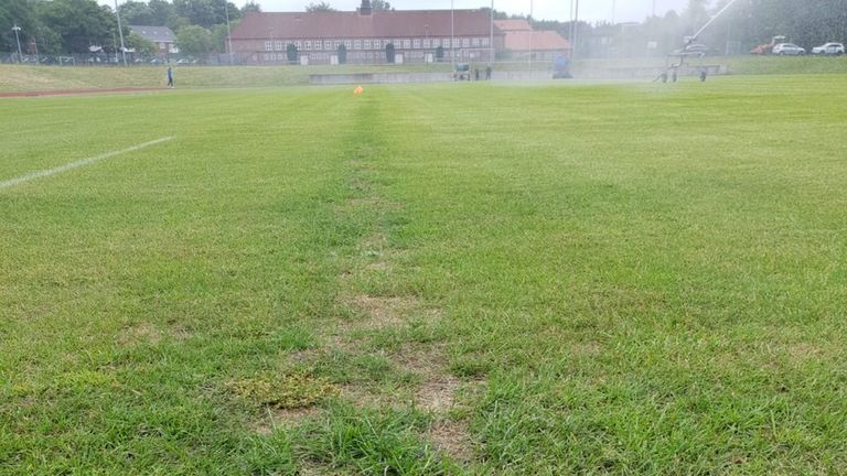 Der Rasen auf dem Trainingsgelände in Glücksstadt war in keinem guten Zustand.