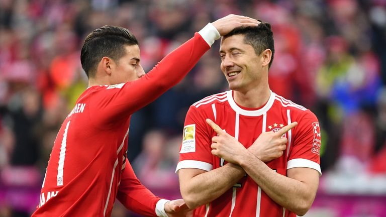 Beim FC Bayern jubeln sie zusammen, bei der WM trifft James Rodriguez (l.) mit Kolumbien auf Robert Lewandowski und die polnische Nationalmannschaft.