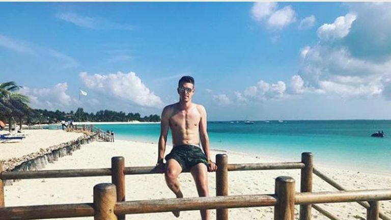 'Sansibar, ohoho' - denkt sich Janik Haberer (SC Freiburg). Am Strand der afrikanischen Inselgruppe lässt es sich definitiv aushalten. (Quelle: www.instagram.com/janikhaberer19/)