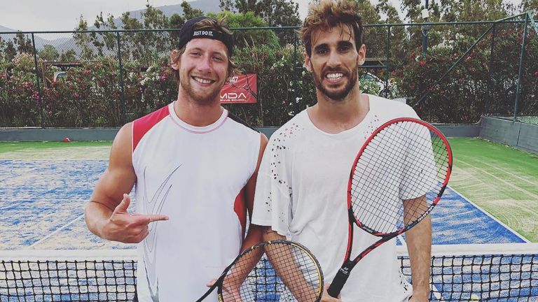 Javi Martinez (FC Bayern) nutzt seine Zeit um sich in anderen Sportarten zu üben. Der Spanier nimmt sich ein paar Trainingsstunden auf dem Tenniscourt. Ob er da großen Erfolg hatte? (Quelle: www.instagram.com/javi8martinez/)