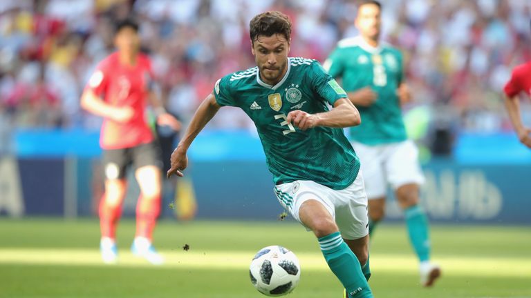 Kölns Jonas Hector wusste bei der WM wenig zu überzeugen, zudem verpasste er wegen eines grippalen Infekts die Partie gegen Mexiko. Dennoch dürfte auch der 28-Jährige weiter zum DFB-Team gehören.