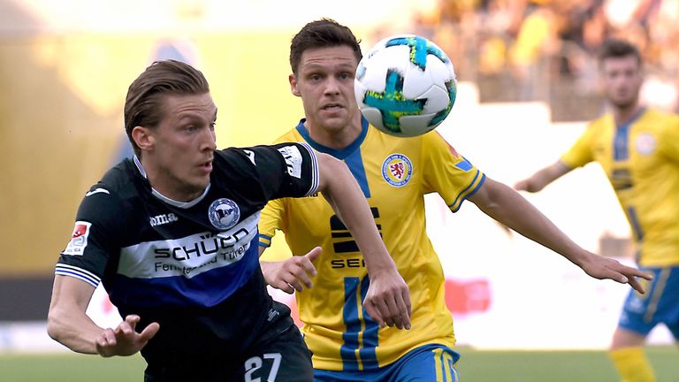 Konstantin Kerschbaumer (l.) war in der vergangenen Saison an Arminia Bielefeld ausgeliehen. 