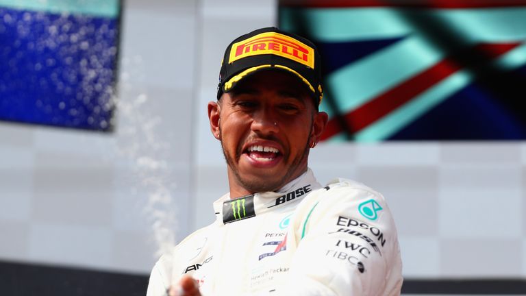 Lewis Hamilton jubelt in Frankreich, Vettel crasht beim Start mit Bottas zusammen.
