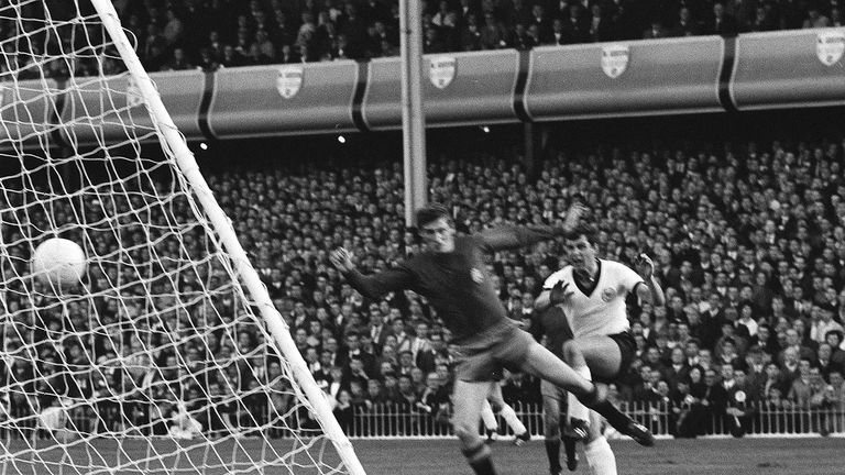 Lothar Emmerich Deutschland Spanien 1966
