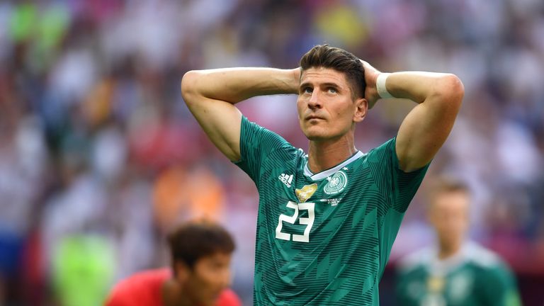 Mario Gomez bemängelt nach dem Ausscheiden bei der WM in Russland den fehlenden Teamgeist.