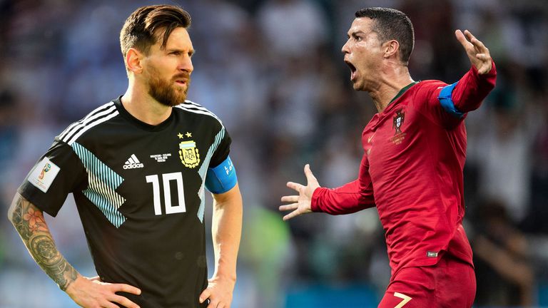 Lionel Messi (l.) und Cristiano Ronaldo (r.) hätten nicht unterschiedlicher in die WM starten können.
