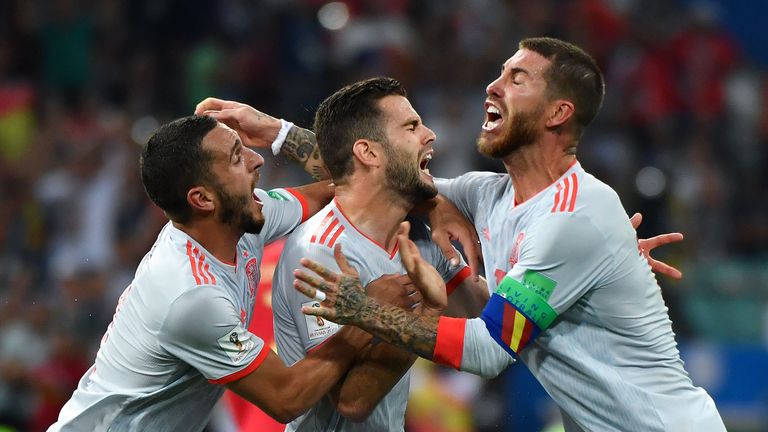 Nacho schießt Spanien gegen Portugal in Führung.