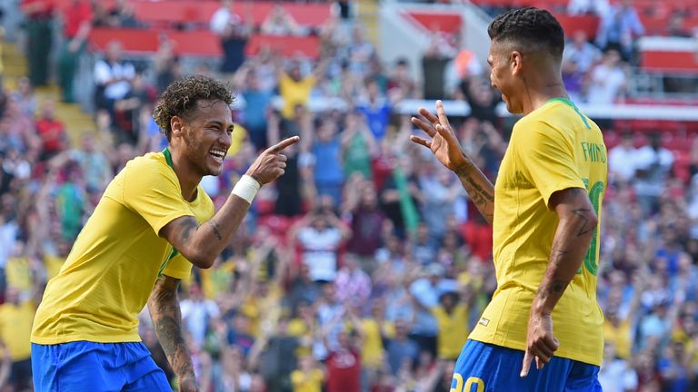 Neymar gelingt bei seinem Comeback gleich ein Traumtor.