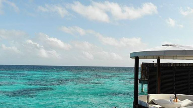 Ein traumhaftes Reiseziel hat sich Pierre-Emerick Aubameyang ausgesucht. Der Arsenal-Stürmer verweilt auf den Malediven. Da gibt es sicherlich schlechtere Orte für strahlend blaues Wasser und traumhaftes Wetter. (Quelle: www.instagram.com/aubameyang97/)