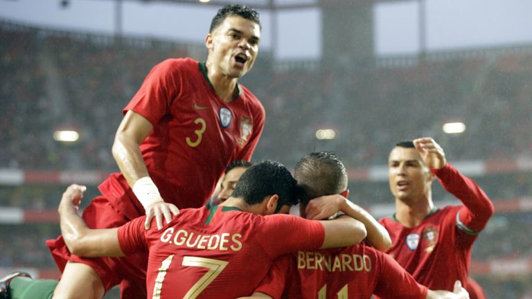 Portugal lässt im Regen von Lissabon nichts anbrennen.