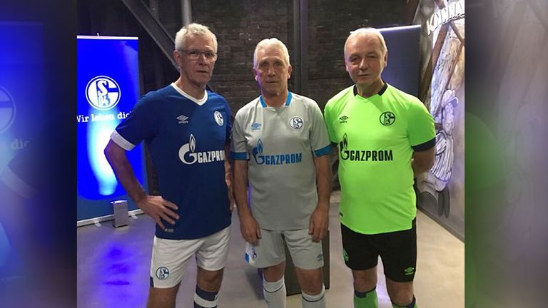 Sehen so die neuen Schalke-Triktots aus? (Quelle: Twitter)