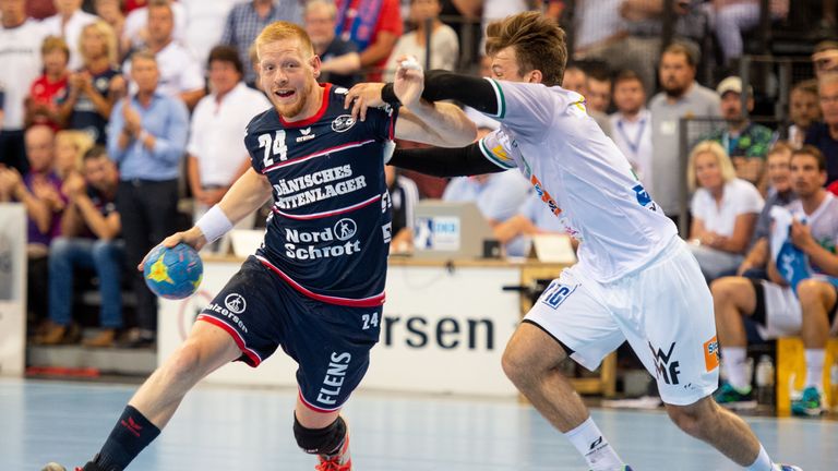 Jim Gottfridsson (l.) verlängert seinen Vertrag beim Deutschen Meister SG Flensburg-Handewitt.