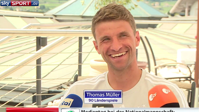 Thomas Müller ist am Medientag im WM-Trainingslager des DFB-Teams in Südtirol bester Laune.