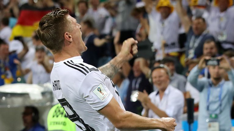Toni Kroos erlöst Deutschland in der Nachspielzeit.