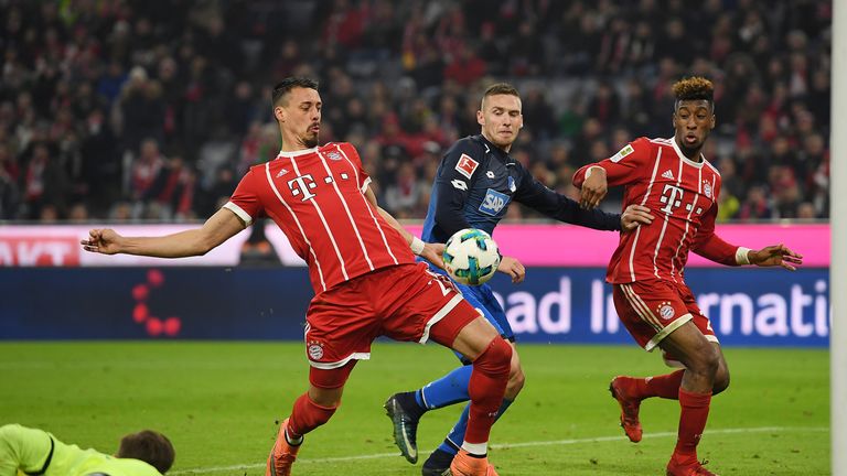 Der FC Bayern bekommt es am ersten Spieltag mit Hoffenheim zu tun.