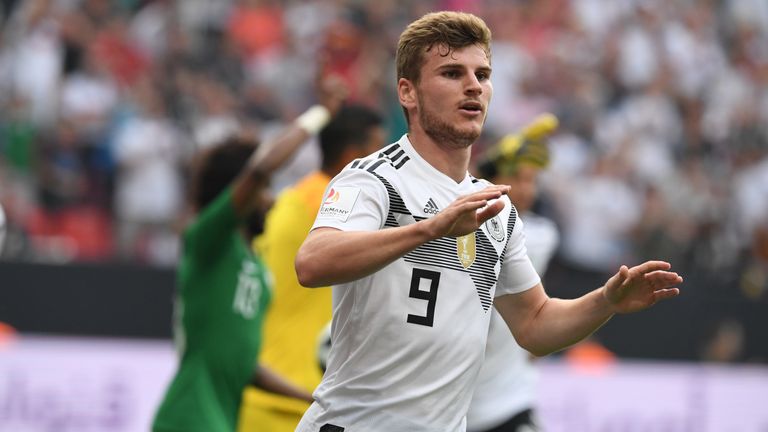 Im Kader befindet sich nämlich kein Spieler, der 21 Jahre oder jünger ist. Niklas Süle, Julian Brandt und Timo Werner sond mit 22 Jahren die jüngsten Akteure im Aufgebot.