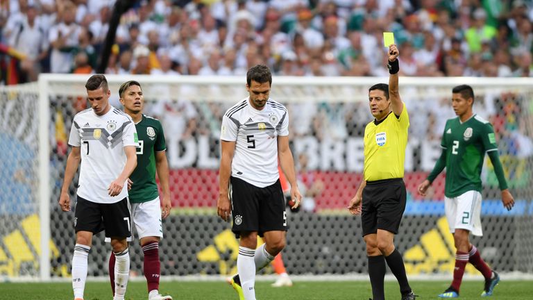 Mats Hummels (r.) und Julian Draxler (l.) verpatzen den WM-Auftakt gegen Mexiko.