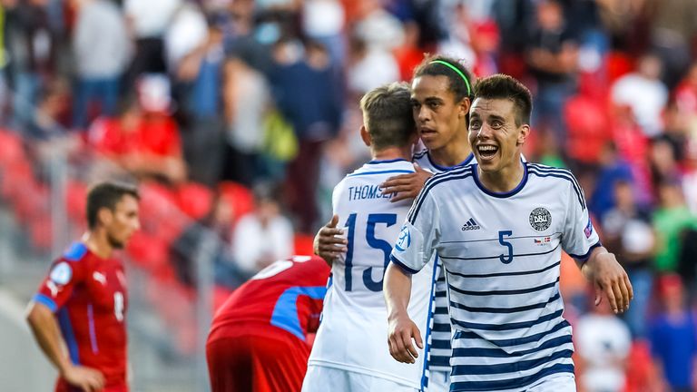 Dänemarks Jonas Knudesn  jettete sofort nach dem 1:0 im WM-Spiel gegen Peru am Samstag in die Heimat.