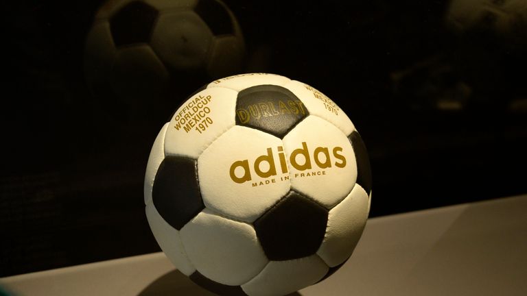 Name: Telstar Jahr: 1970 Gastgeber: Mexiko Weltmeister: Brasilien