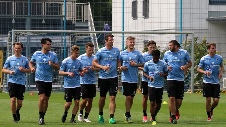 1860 München bindet einen Großteil der Meistermannschaft an sich.