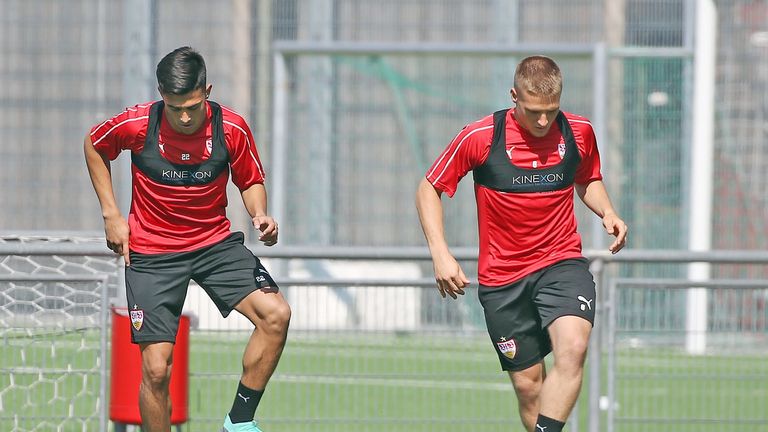 Castro soll im zentralen Mittelfeld den Druck erhöhen. Dort spielte sich letzte Saison der Argentinier Santiago Ascacibar(r.) fest. Hier gemeinsam mit Neuzufgang und Landsmann Nicolas Gonzalez.