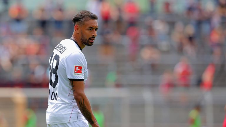 Karim Bellarabi erleidet in einem Testspiel einen Kreislaufkollaps. 