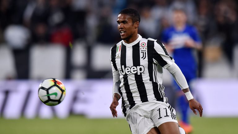 Douglas Costa: vom FC Bayern zu Juventus Turin (endgültiger Wechsel nach Leihe) – Ablöse: 40 Millionen Euro