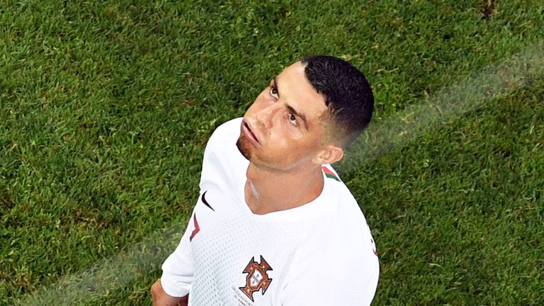 Portugals Superstar Cristiano Ronaldo lässt seine Zukunft bei der Nationalmannschaft offen. 