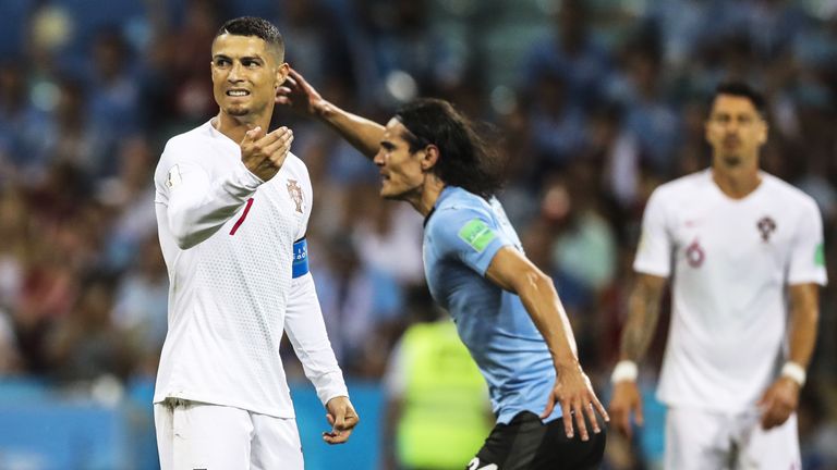 Portugals Superstar Cristiano Ronaldo bleibt im WM-Achtelfinale gegen Uruguay blass. Der Star des Spiels heißt Edinson Cavani.
