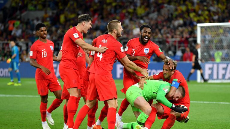 Es ist geschafft! England gewinnt erstmals ein WM-Elfmeterschießen.