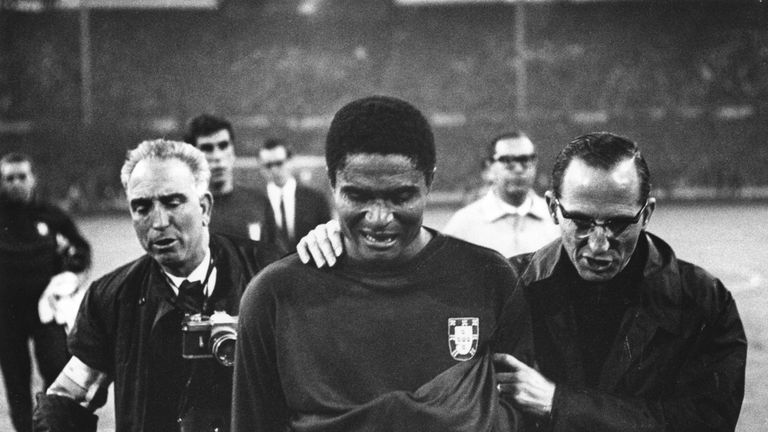 Eusebio: Goldener Schuh ja, Weltmeistertitel Fehlanzeige. 1966 schied der Portugals Nationalstolz im Halbfinale gegen England aus.